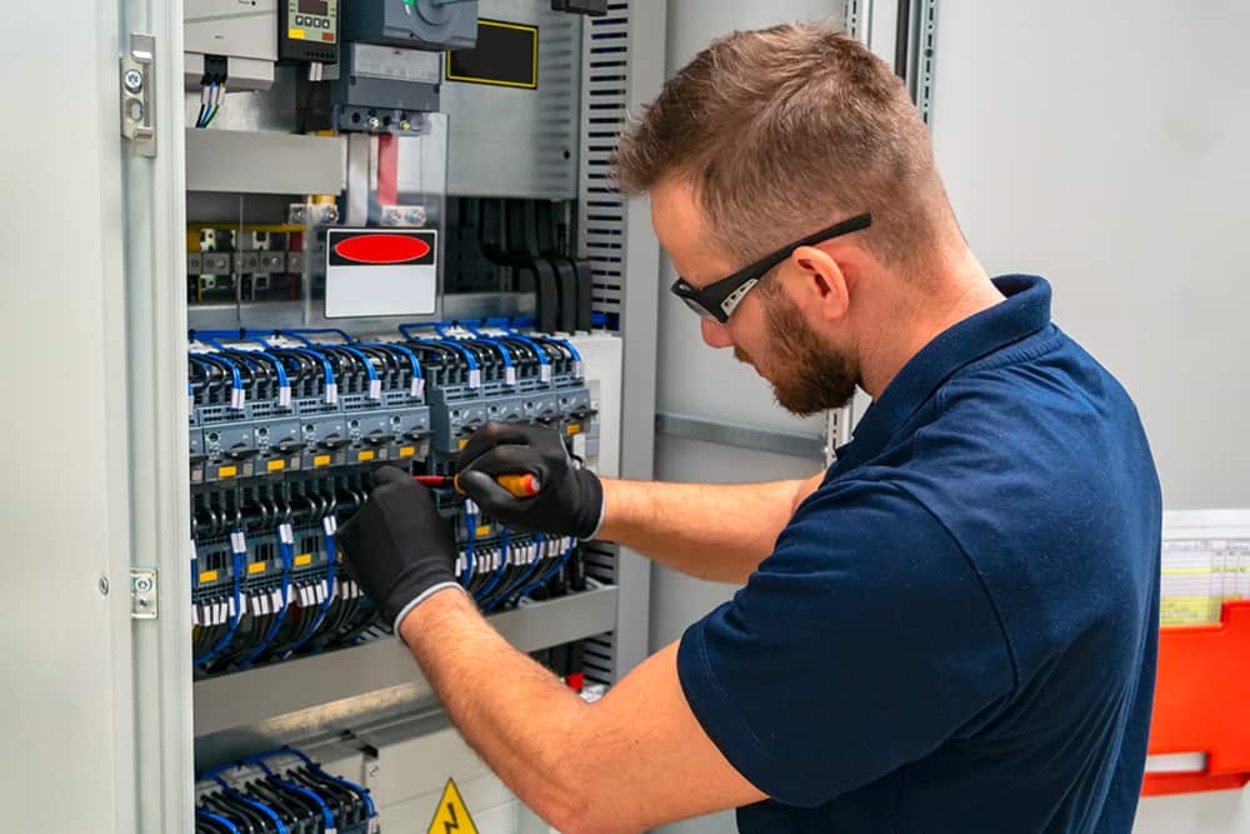 Projektleiter (m/w/d) bei Elektro Technik Schleicher GmbH in Bad Segeberg