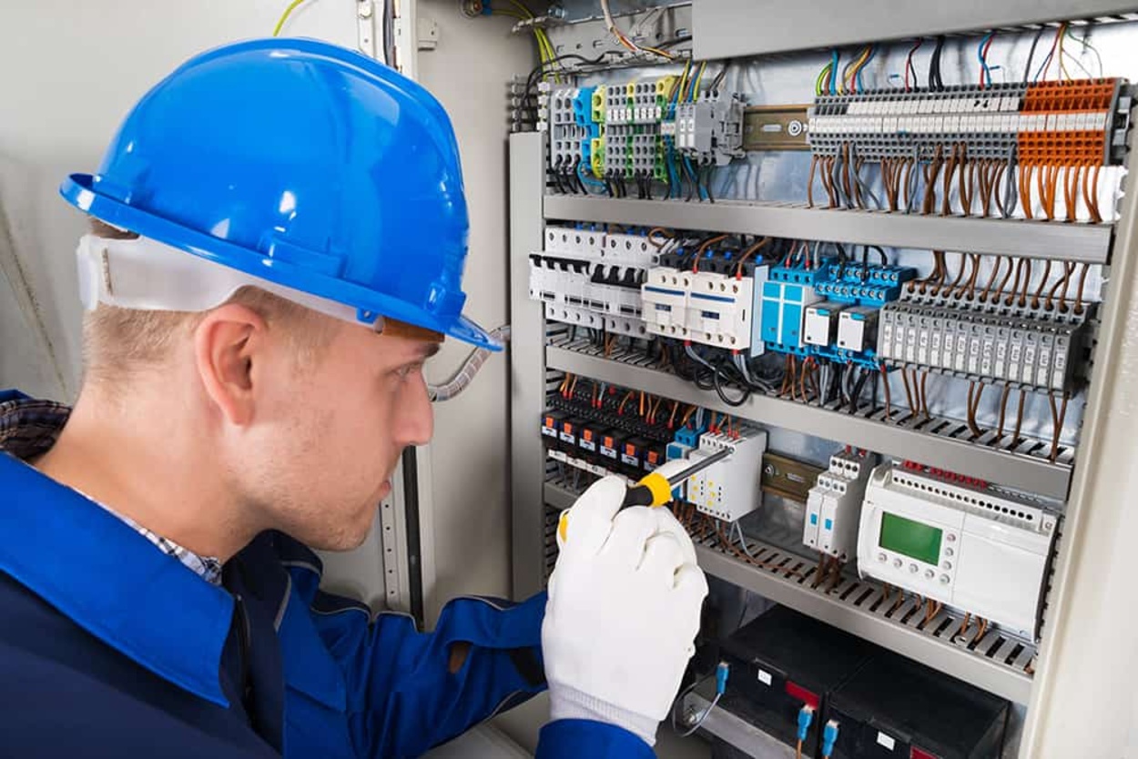 Elektroniker für Energie- und Gebäudetechnik (m/w/d) bei Elektro Technik Schleicher GmbH in Bad Segeberg