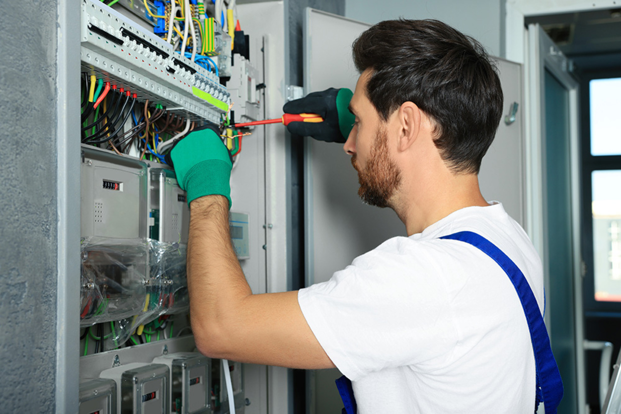 Nieder­spannungs­anlagen bei Elektro Technik Schleicher GmbH in Bad Segeberg