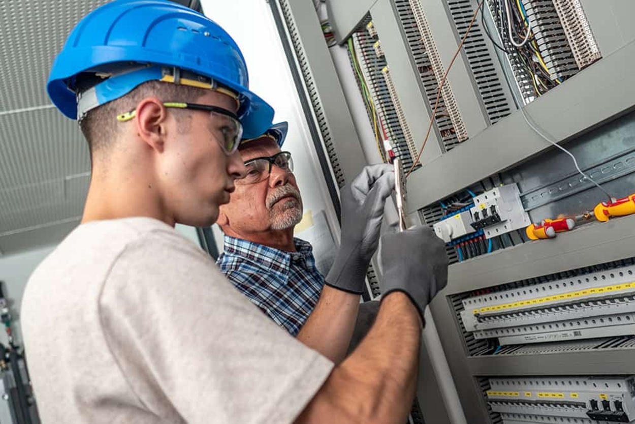 Elektrohelfer (m/w/d) bei Elektro Technik Schleicher GmbH in Bad Segeberg
